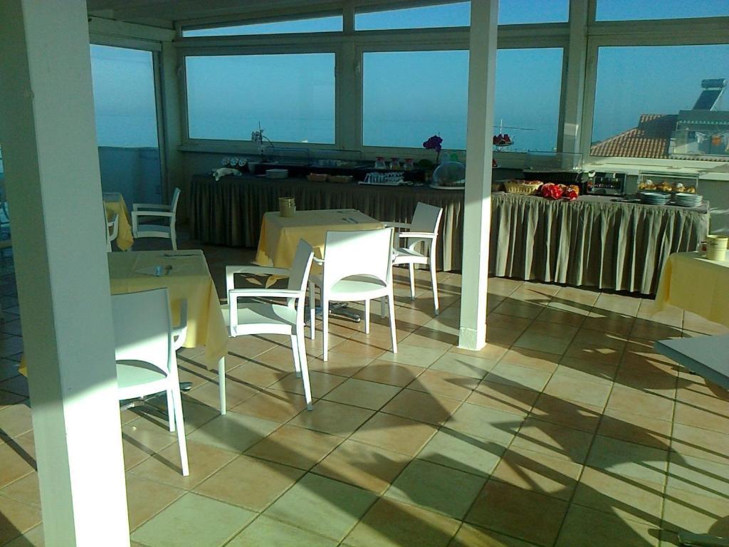 Hotel L'Approdo อันซีโอ ภายนอก รูปภาพ
