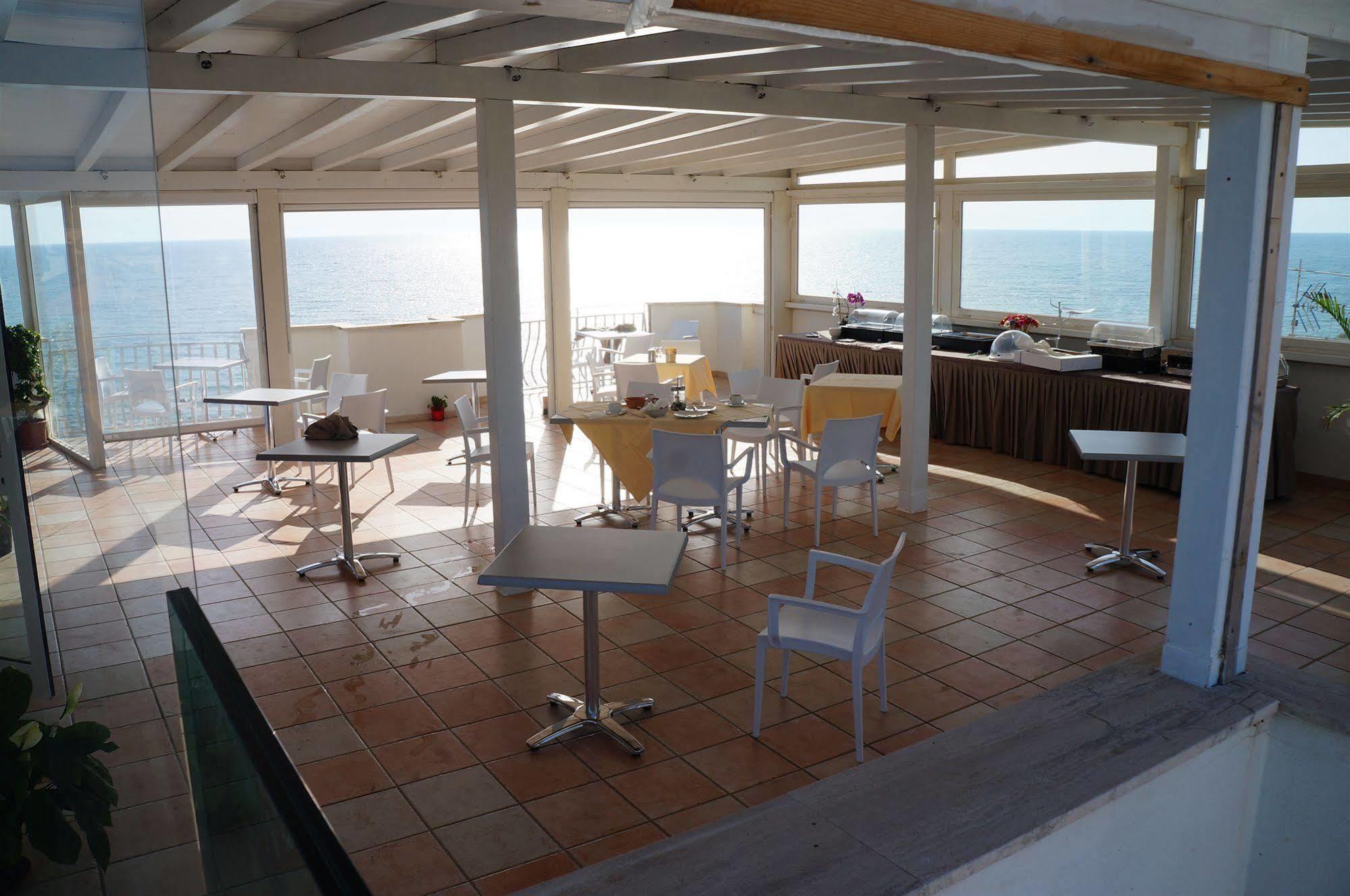 Hotel L'Approdo อันซีโอ ภายนอก รูปภาพ